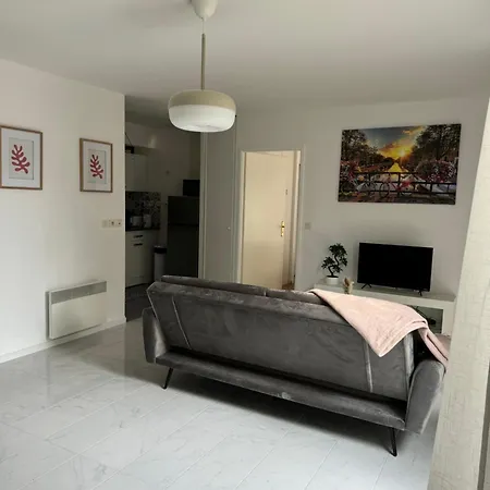 45m2 Avec Terrasse Rdc & Parking Inclus * Montmagny